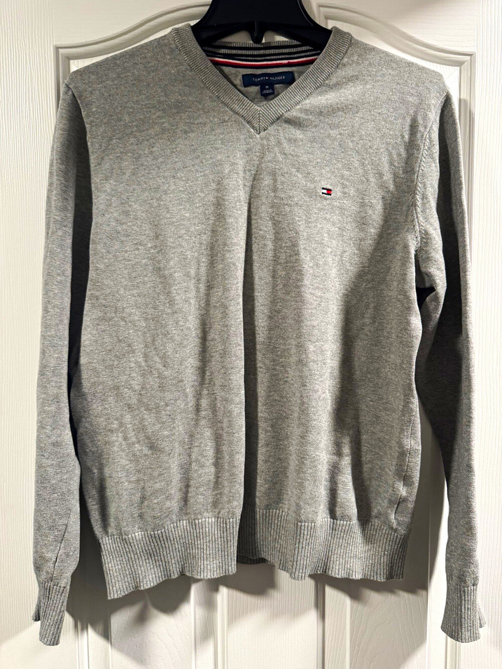 Tommy Hilfiger Men's Gray V-Neck Knit Pullover Sweater Logo Solid Size M